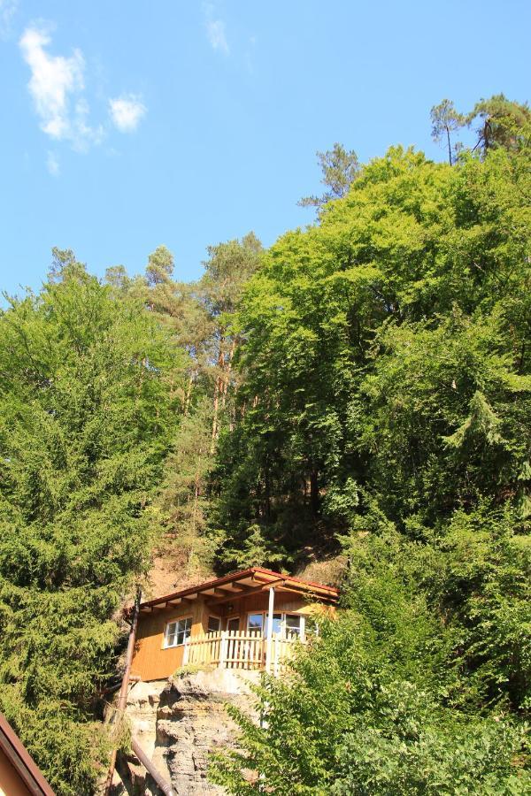 Malběnka - chata na skále pod hradem Kokořín Esterno foto
