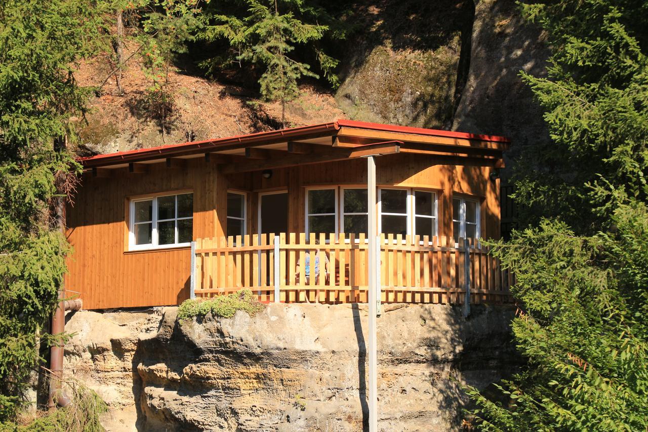 Malběnka - chata na skále pod hradem Kokořín Esterno foto