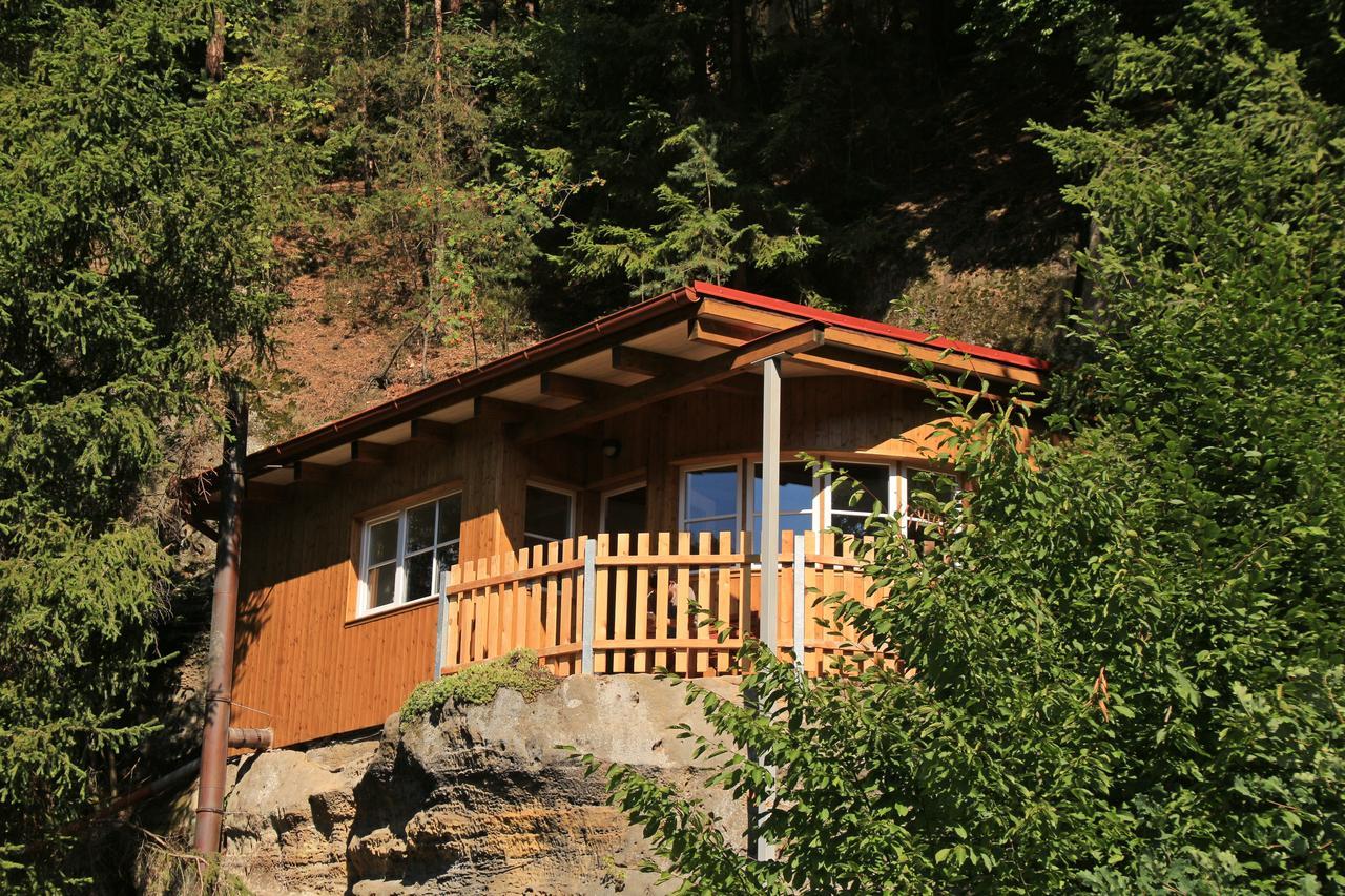Malběnka - chata na skále pod hradem Kokořín Esterno foto