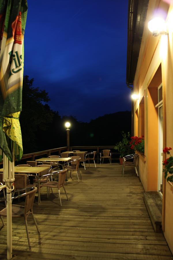 Malběnka - chata na skále pod hradem Kokořín Esterno foto